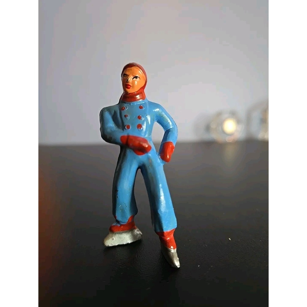 Vintage BARCLAY MANOIL LEAD FIGURE ICE SKATER MAN BLUE RED‎ SUIT VINTAGE 40's